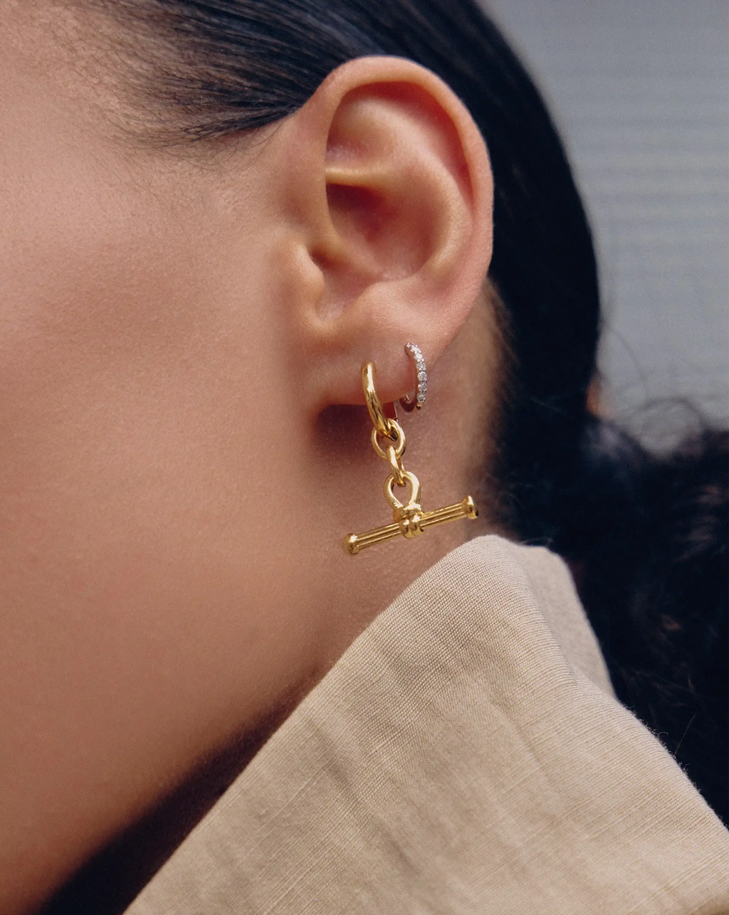 Ridge T-Bar Drop Huggies | 18ct Gold Plated